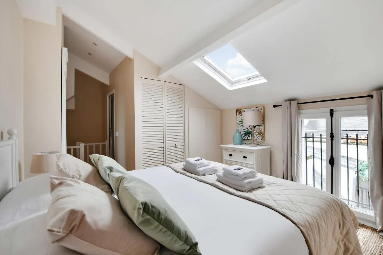 Amazing Duplex 4P- Louvre Museum Apartment Paris France