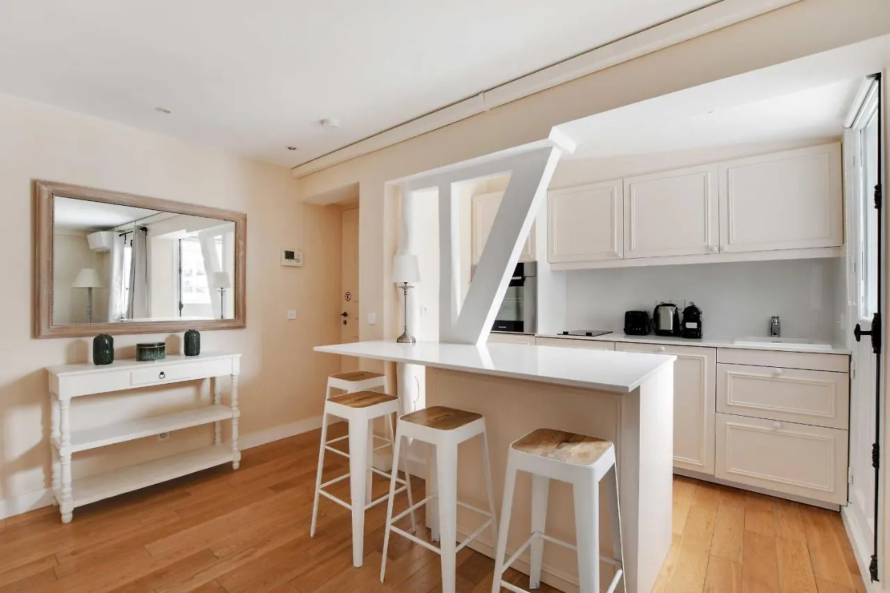 Amazing Duplex 4P- Louvre Museum Apartment Paris
