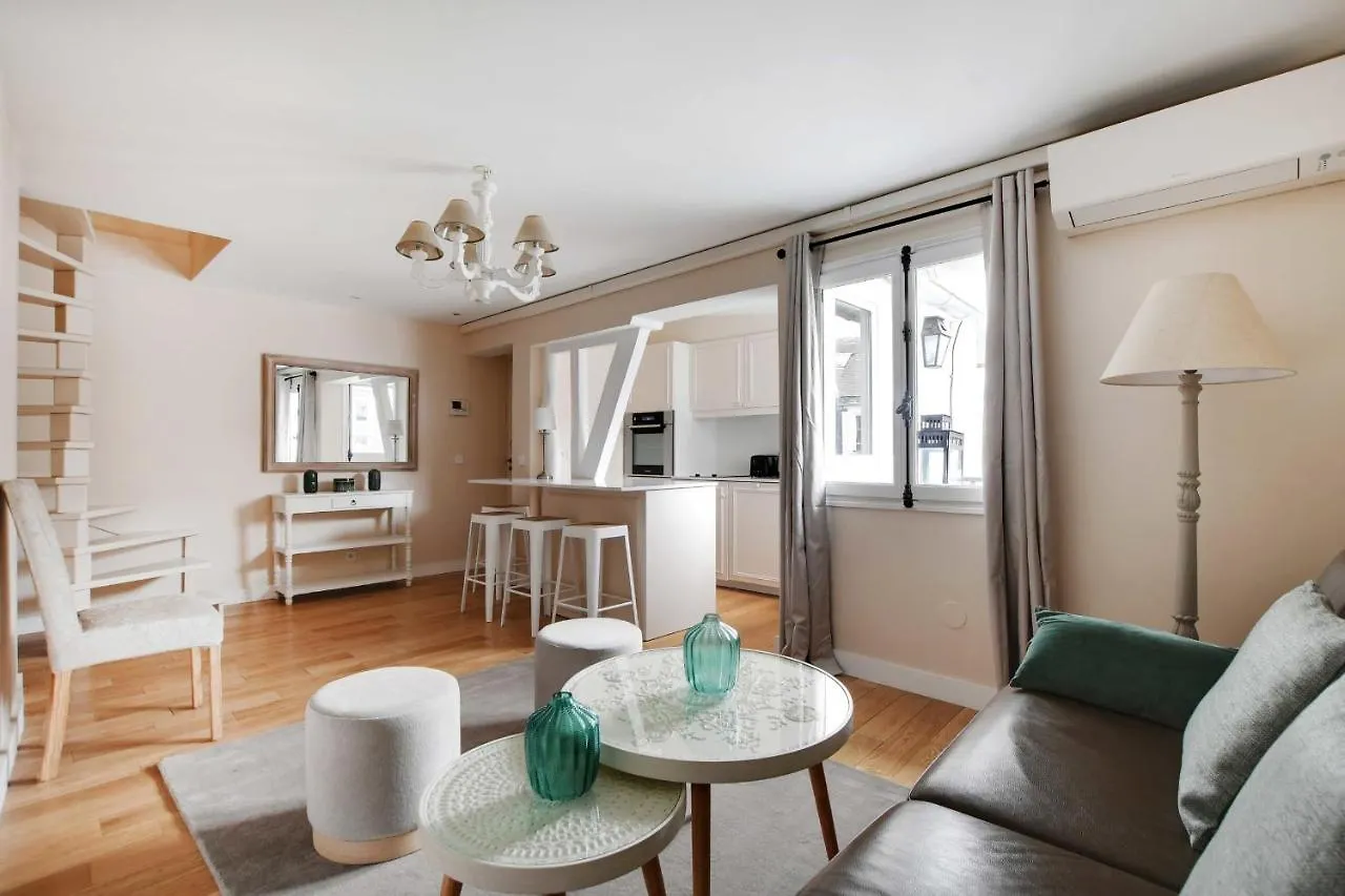 Amazing Duplex 4P- Louvre Museum Apartment Paris