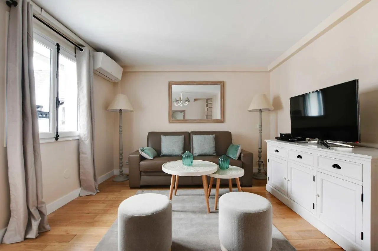 Amazing Duplex 4P- Louvre Museum Apartment Paris France