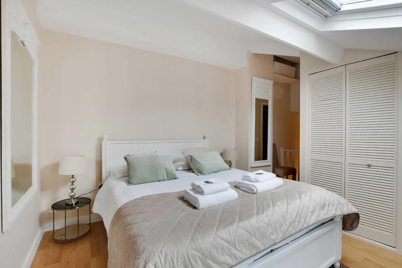 Amazing Duplex 4P- Louvre Museum Apartment Paris